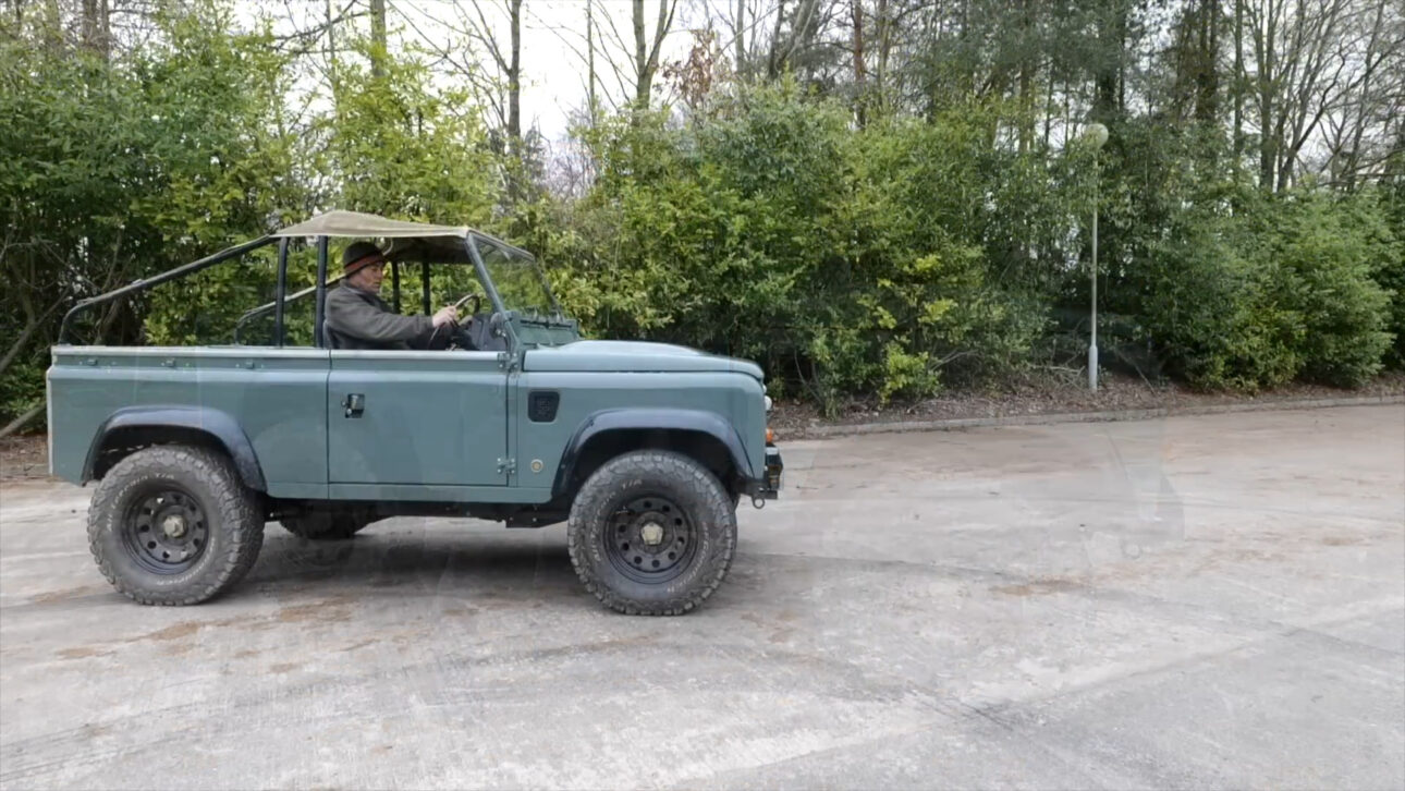 The British company BEDEO created a system that eliminates the engine, transmission, and driveshaft of a classic Land Rover Defender and installs four electric motors directly on the wheels.