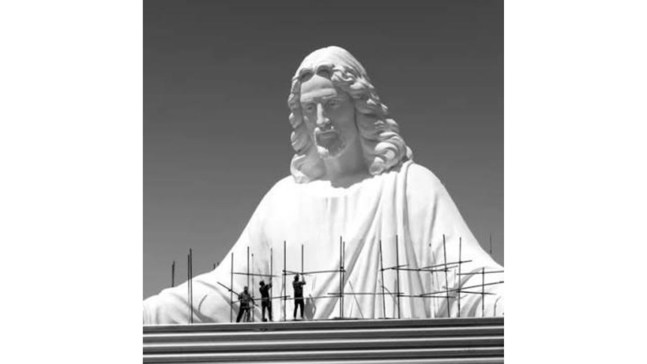 Maior estátua de Jesus do mundo avança no Monte Hatis, na Armênia, promete ampliar turismo e enfrenta a Igreja Apostólica Armênia.