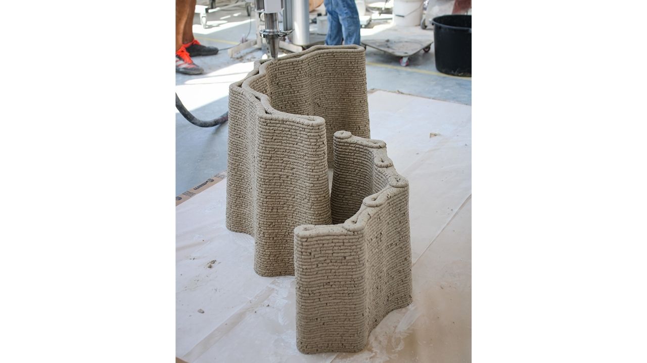 Casas impressas em 3D usam CORNCRETL, resíduos de milho e nejayote reciclado na construção sustentável com robôs.