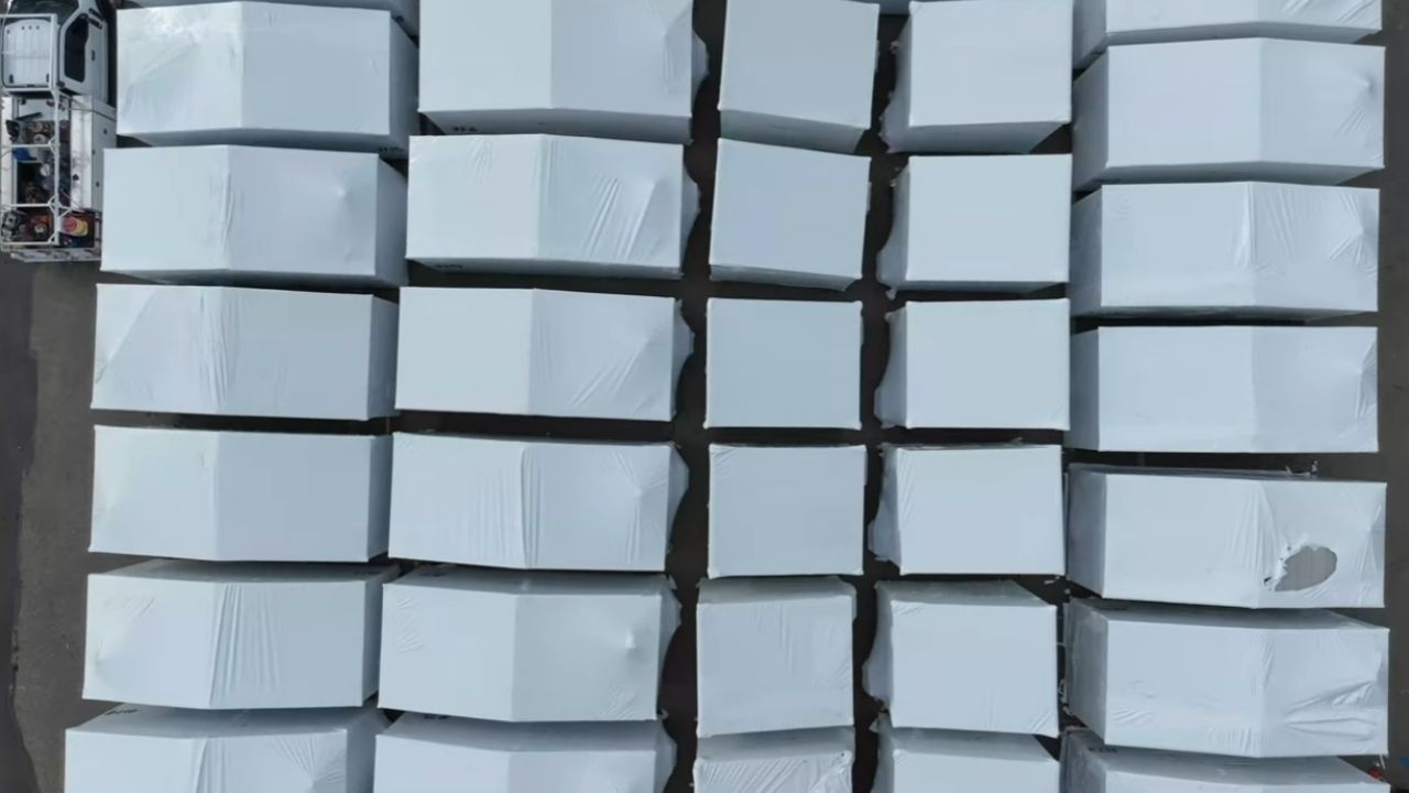 Microcasas na Califórnia usam impressão 3D no Welcome Home Village para criar moradia compacta com unidades permanentes.