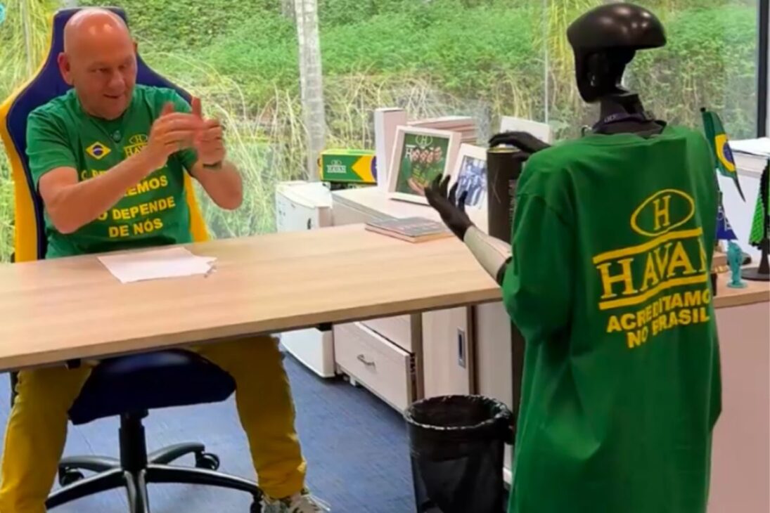 Dono da Havan apresentou um robô como novo colaborador em escala 7x0 das 8h às 20h. A piada saiu enquanto a PEC do fim da escala 6x1 aguarda o Senado
