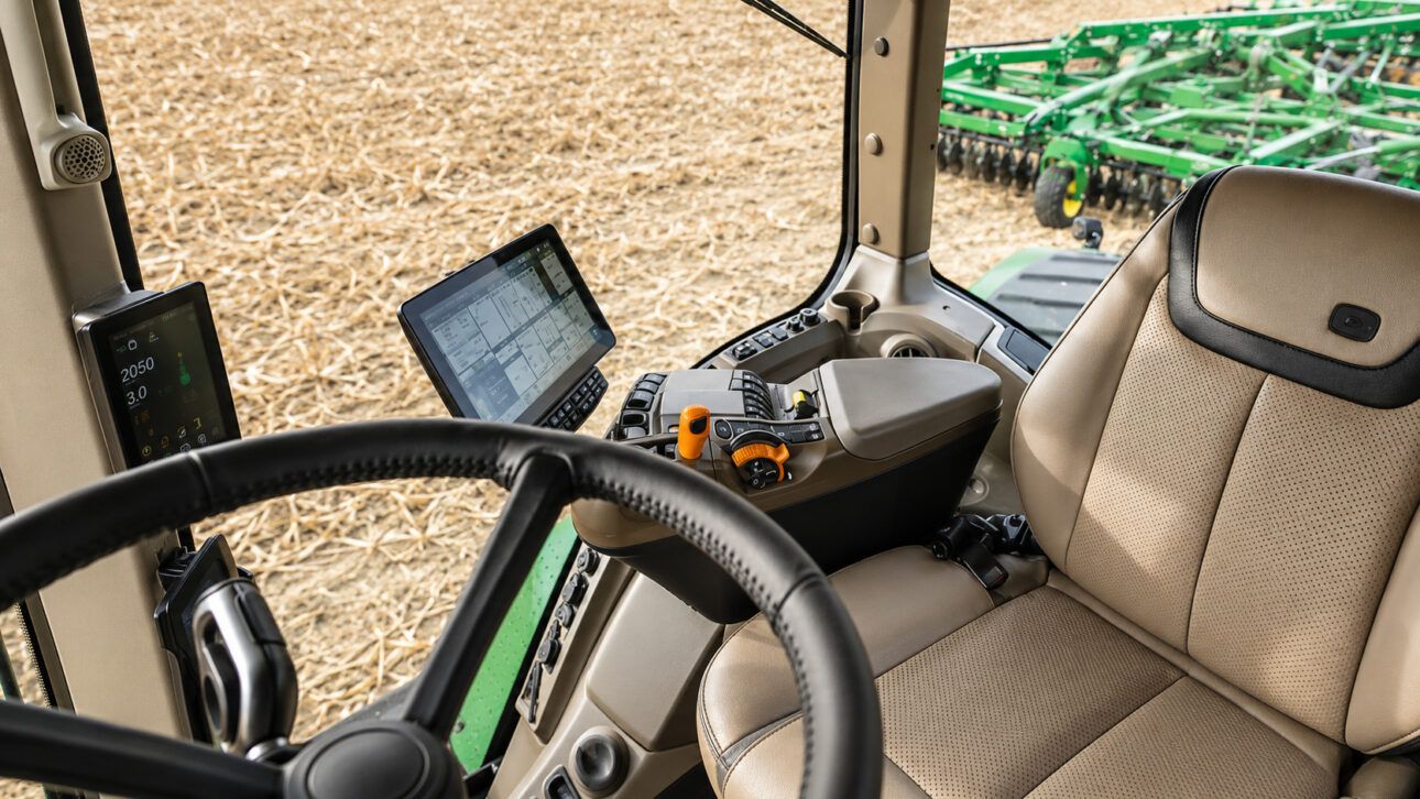 O ponto mais chamativo do John Deere 9RX está nas 16 câmeras individuais instaladas em conjuntos ao redor da máquina.