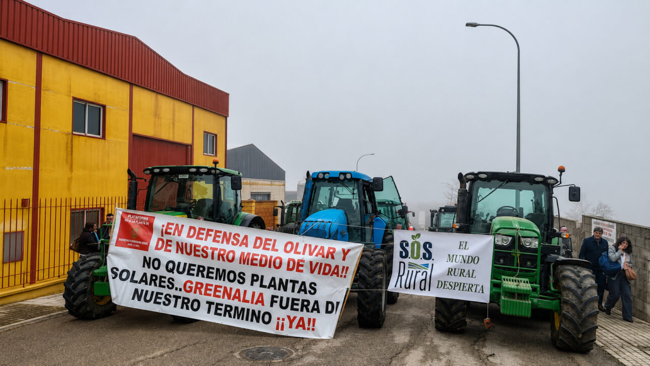 La protesta del 24 de marzo de 2025 colocó parques solares, expropiaciones, olivos y trabajo rural en el mismo debate en Lopera