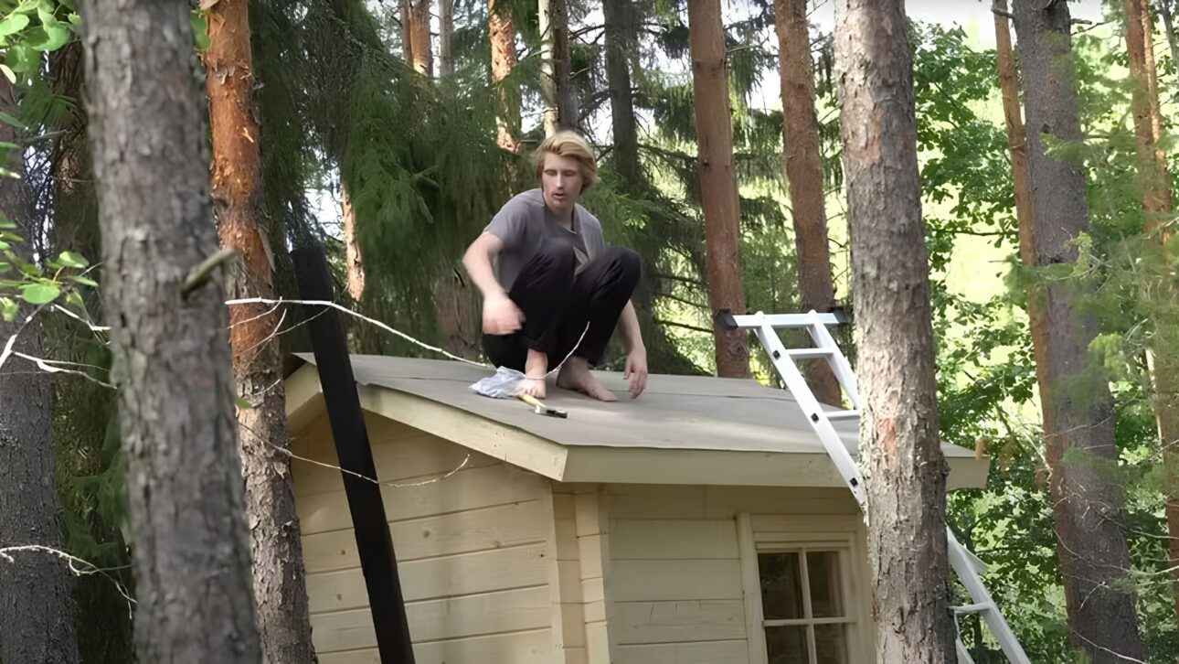 Sem conseguir comprar uma casa nos Estados Unidos, Oliver Russell decidiu adquirir uma ilha na Finlândia por US$ 31 mil e construir um refúgio off-grid com as próprias mãos.