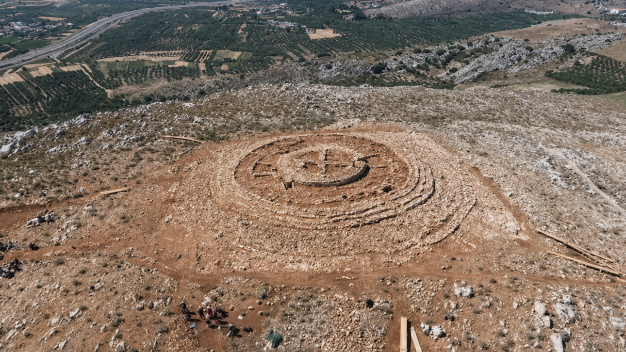 Os arqueólogos trabalhavam no terreno destinado à estação de radar quando identificaram as paredes enterradas.