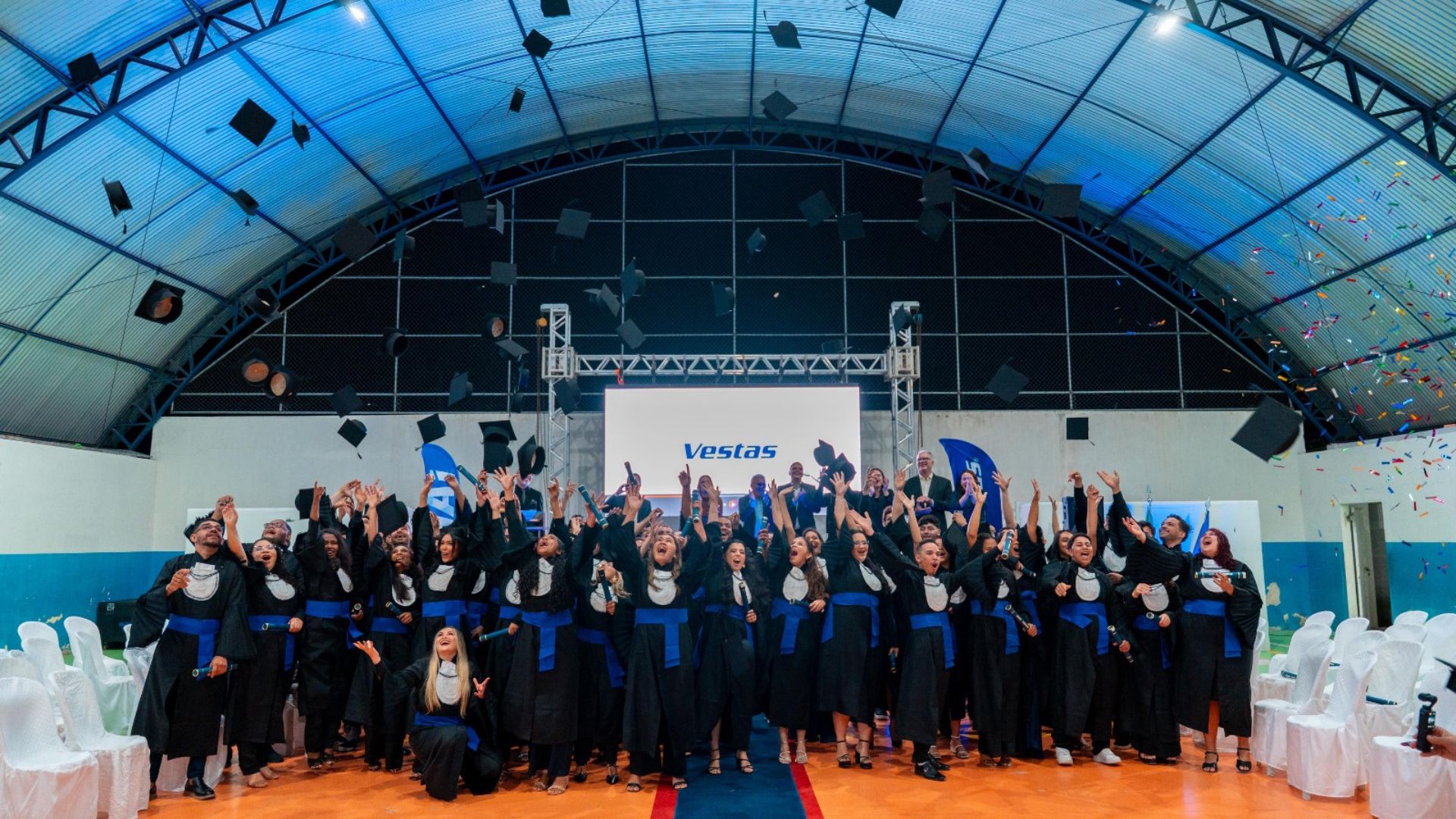 “Formar talentos é uma agenda estratégica para o futuro do setor eólico no Brasil. Por isso, buscamos construir, junto ao SENAI, um programa pioneiro capaz de aproximar educação e indústria, preparando profissionais para responder às demandas de um mercado cada vez mais tecnológico e sofisticado”, destaca João Guilherme Alves, Vice-presidente de Pessoas e Cultura da Vestas para a America Latina.
