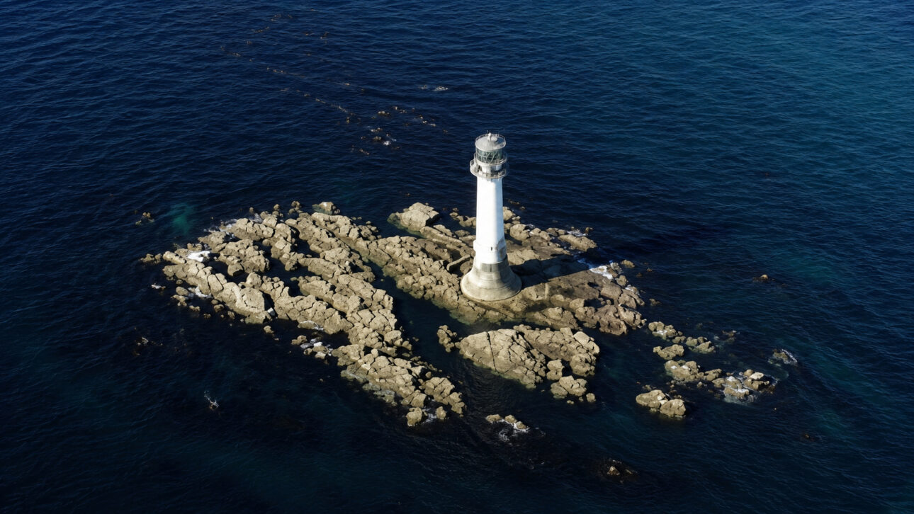 Pedras encaixadas evitaram que as ondas desmontassem a torre