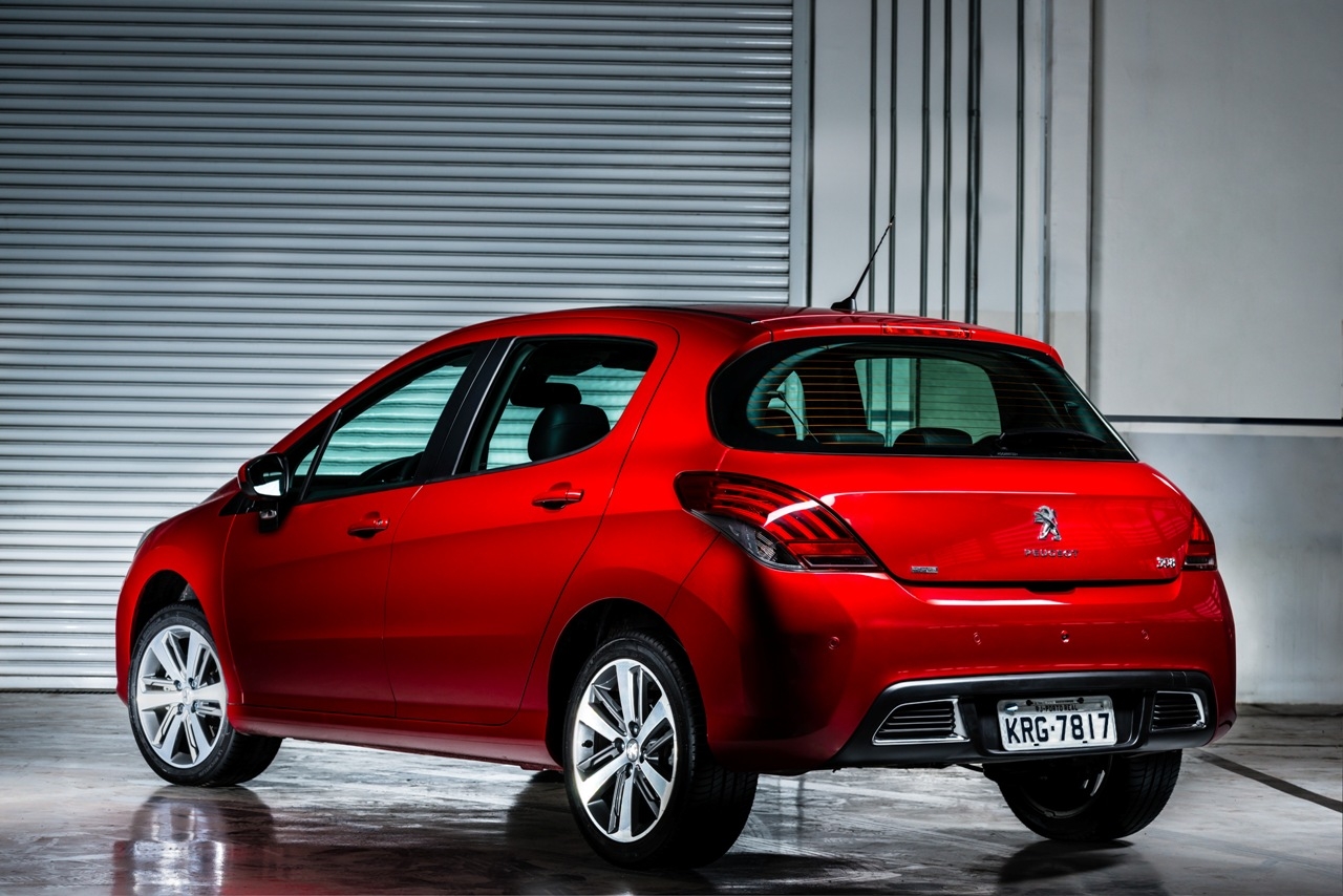 Quase apagado pelo mercado, Peugeot 308 Griffe THP 2017 virou “míssil acessível” entre usados: entrega 173 cv, seis airbags, teto panorâmico, faz de 0 a 100 km/h em 8,3 segundos e custa cerca de R$ 59 mil