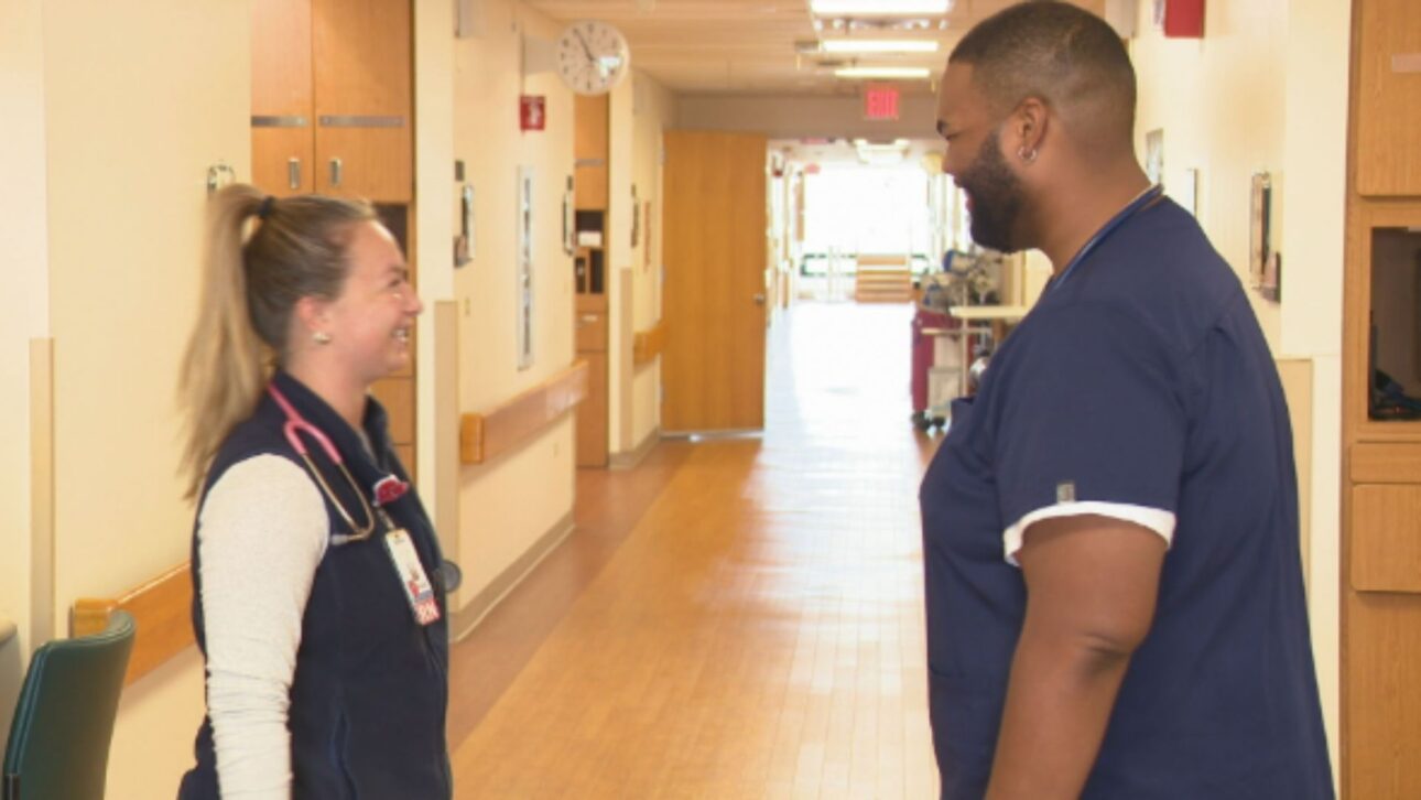 Charles Cox, enfermeiro registrado no Hospital Good Samaritan, tornou-se uma inspiração por sua dedicação inabalável em ajudar os outros a se curarem (WKRC).