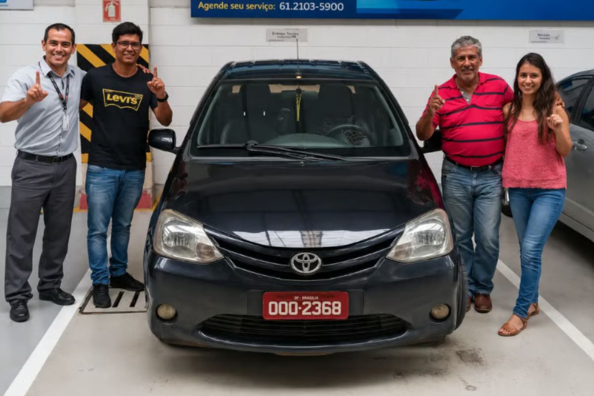 Rodando 500 quilômetros por dia entre Buritis e Brasília e trocando óleo a cada 10 mil, taxista chegou a 1 milhão de quilômetros no mesmo Etios de 2013, e a Toyota trocou de graça o painel que travou em 999.999 e levou a peça embora para estudar
