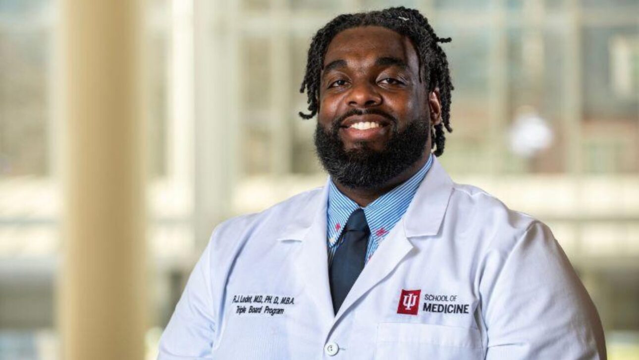 Segurança que fazia rondas em hospital da Louisiana virou médico no mesmo prédio onde trabalhava