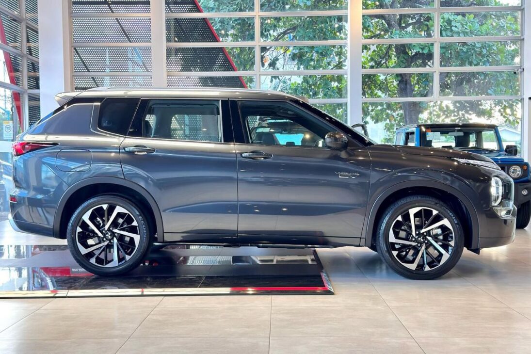 SUV híbrido de sete lugares vai de 284 a 1.448 litros de porta-malas, tem 252 cv e roda 58 km só na bateria. Veja preço e o que os números escondem.