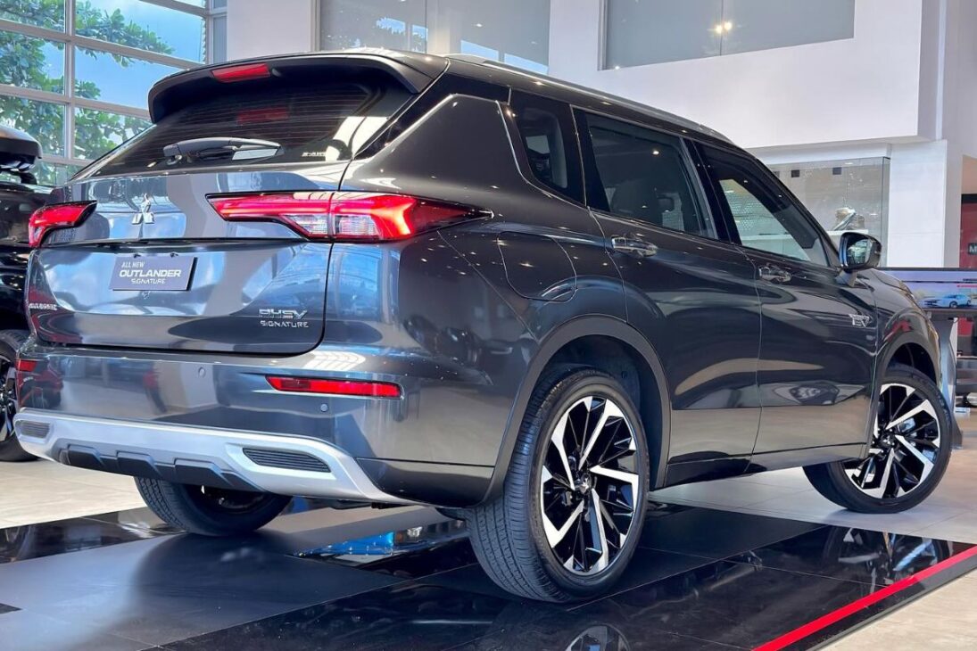 SUV híbrido de sete lugares vai de 284 a 1.448 litros de porta-malas, tem 252 cv e roda 58 km só na bateria. Veja preço e o que os números escondem.