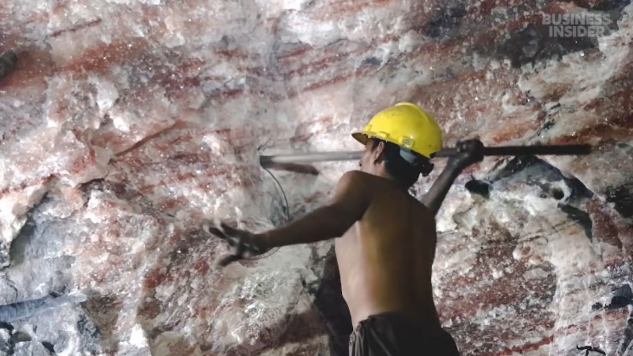 Himalayan pink salt from the Khewra Mine, in Pakistan, raises alert about microplastics and heavy metals.