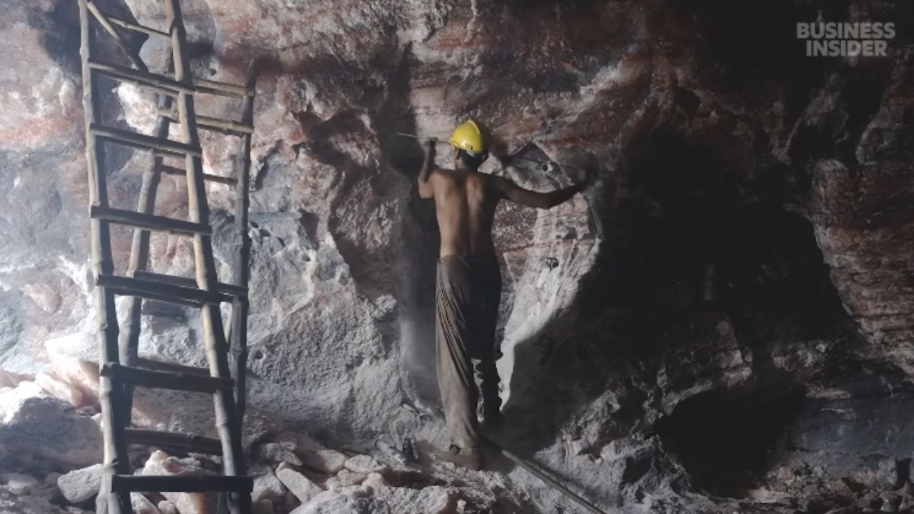 Himalayan pink salt from the Khewra Mine in Pakistan raises alert about microplastics and heavy metals.