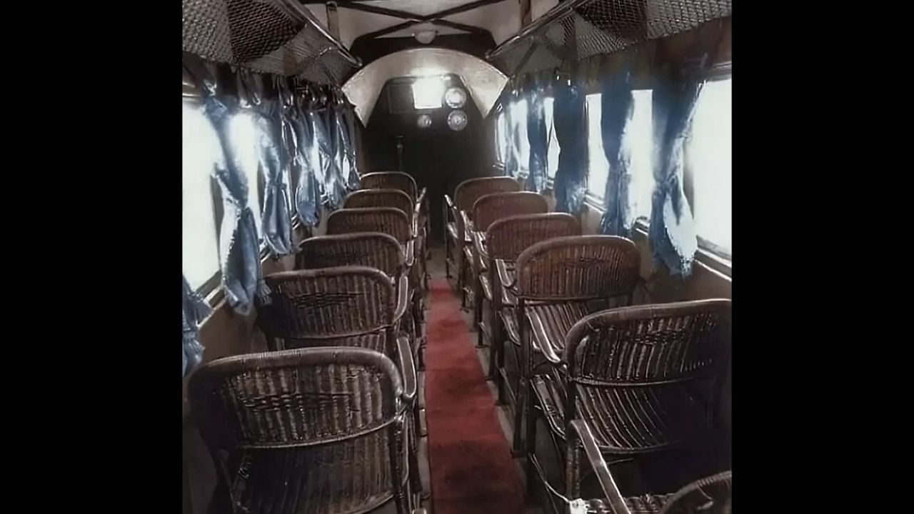 Se o assento de avião já parece apertado, imagine voar em uma cadeira de vime sem cinto nos primeiros voos comerciais, companhias escolhiam móveis leves para economizar peso