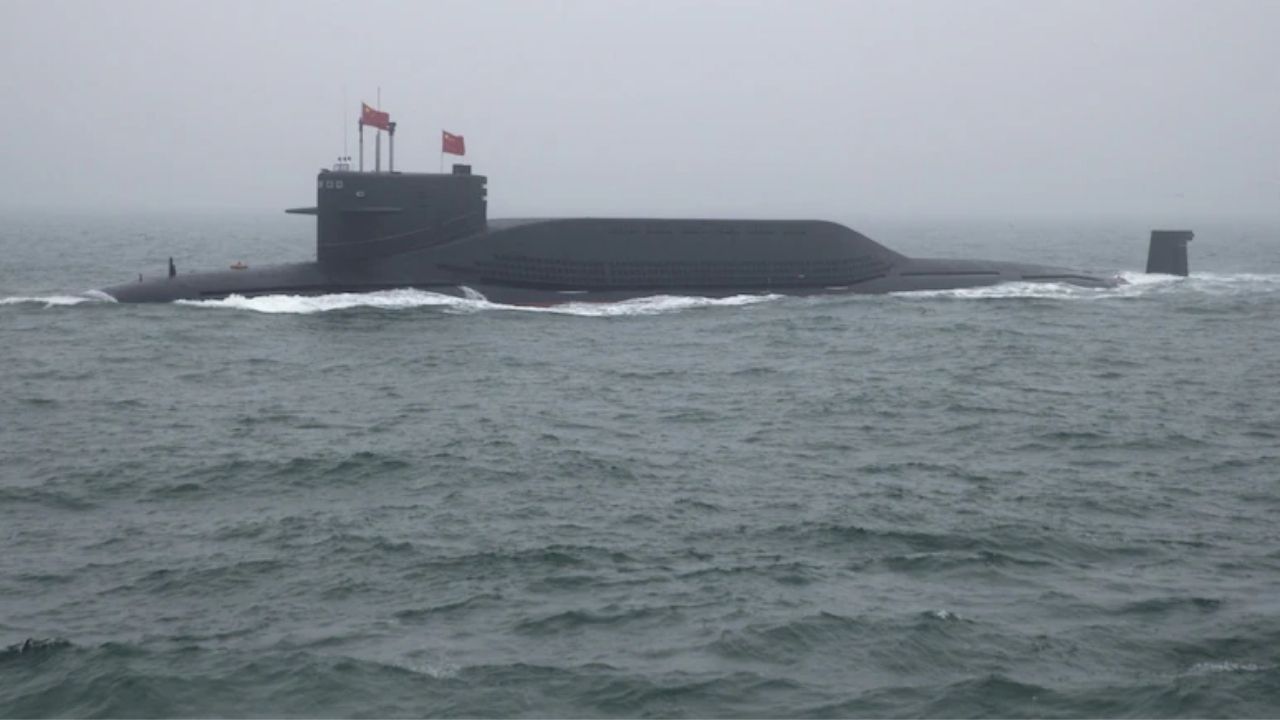 Prueba de submarino nuclear de la marina china muestra misil estratégico con ojiva simulada en el Océano Pacífico y reaviva alerta.