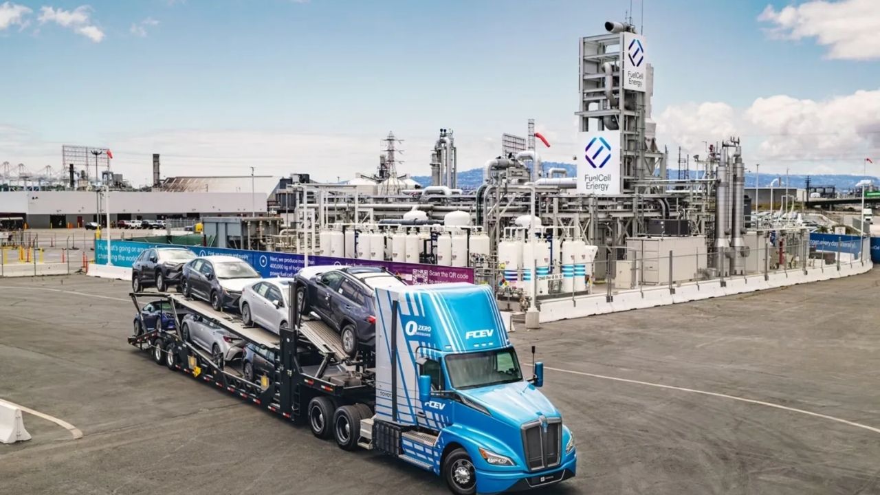 Toyota coloca caminhões a hidrogênio em corrida contra modelos a diesel no deserto do Arizona, mostra aceleração mais rápida e libera apenas vapor d’água no escapamento