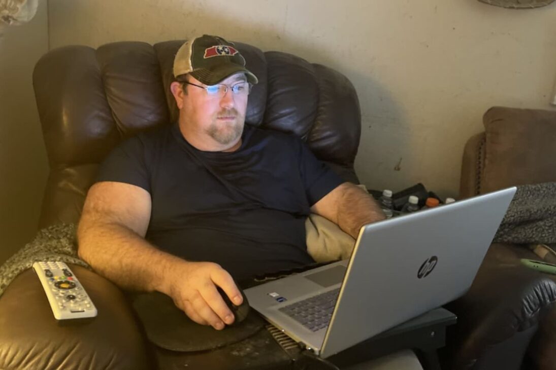 Um mecânico largou o emprego de US$ 75 mil na Ford para responder dúvidas de motor pela internet e hoje fatura US$ 170,5 mil por ano. Veja como ele faz.