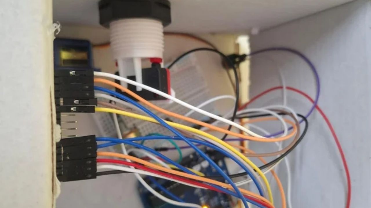Reminder robot in Pelotas uses Arduino, medications, and Maker Lab to create school prototype with automatic drawer.