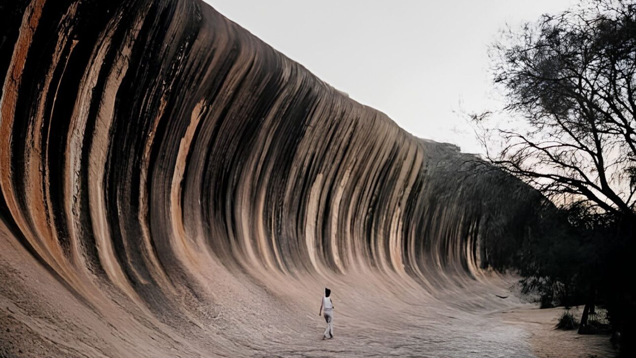 Wave Rock, na Austrália, é uma formação de granito com 15 metros de altura e 110 metros de extensão moldada por erosão.