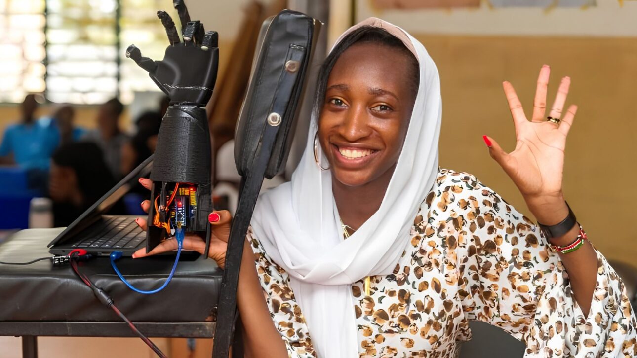 Zerobionic, startup do Quênia, transforma plástico reciclado em robôs de língua de sinais e amplia o acesso de alunos surdos ao ensino de STEM.