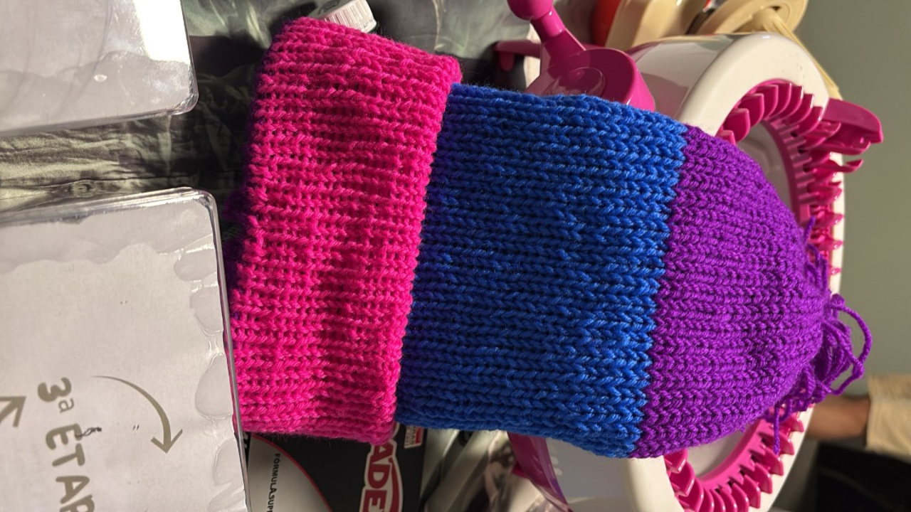 Learn about the project by Paraná students who recycle PET bottles to produce solidarity clothing and promote sustainability in public schools.