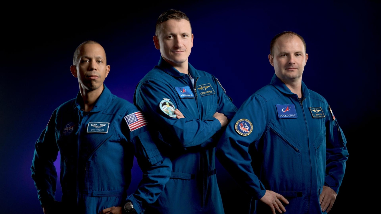 Três astronautas retornaram à Terra na Soyuz MS-28 após 241 dias em órbita, enquanto uma nova tripulação assumiu a Expedição 75.