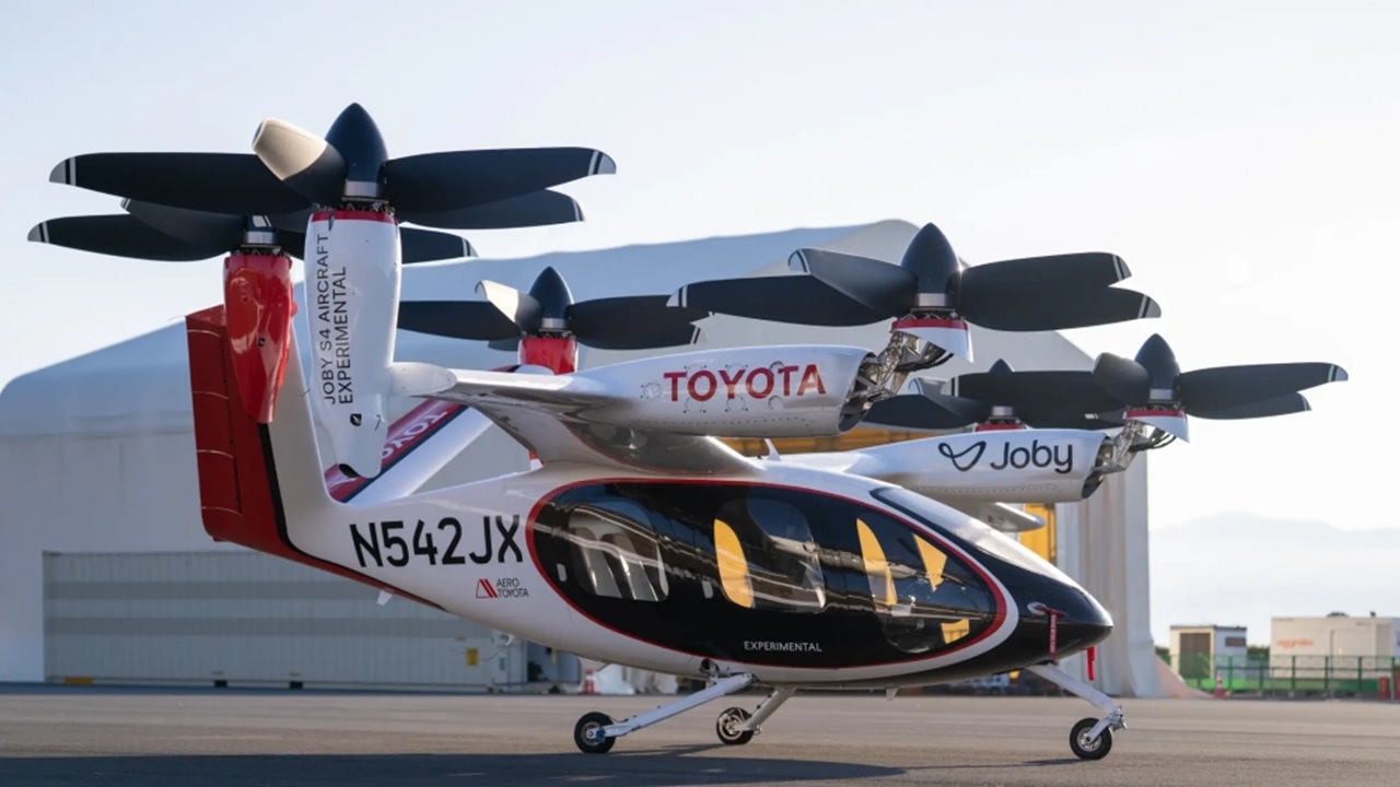 Toyota sai dos carros híbridos e aposta em táxi aéreo elétrico com a Joby, aeronave de 6 rotores, 322 km/h e produção em massa para tentar levar a eletrificação das estradas para o céu das grandes cidades