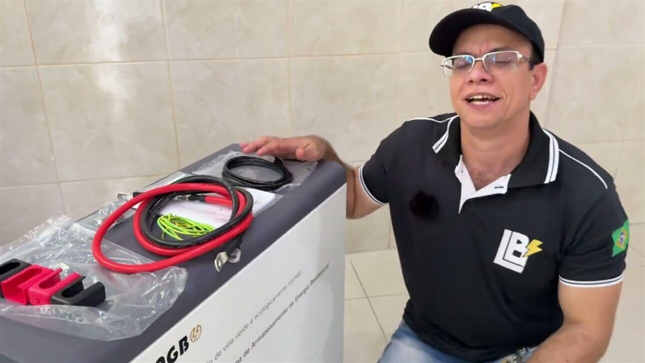 Kingbo solar battery of 16 kWh powers the whole house off-grid for over 22 years and draws 10,000 watts; see the technical details of the review