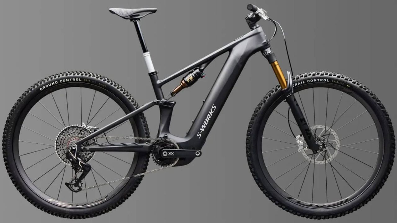 Bicicleta elétrica S-Works Turbo Levo R Ultralight LTD pesa 18,8 kg, oferece motor de 850 W, torque de 111 Nm e bateria de até 840 Wh.