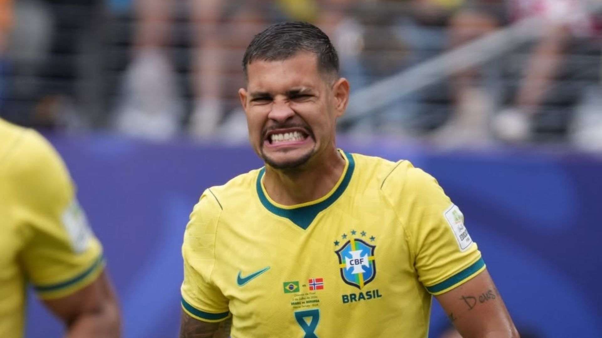 Bruno Guimarães durante a partida entre Brasil e Noruega, pelas oitavas de final da Copa do Mundo de 2026