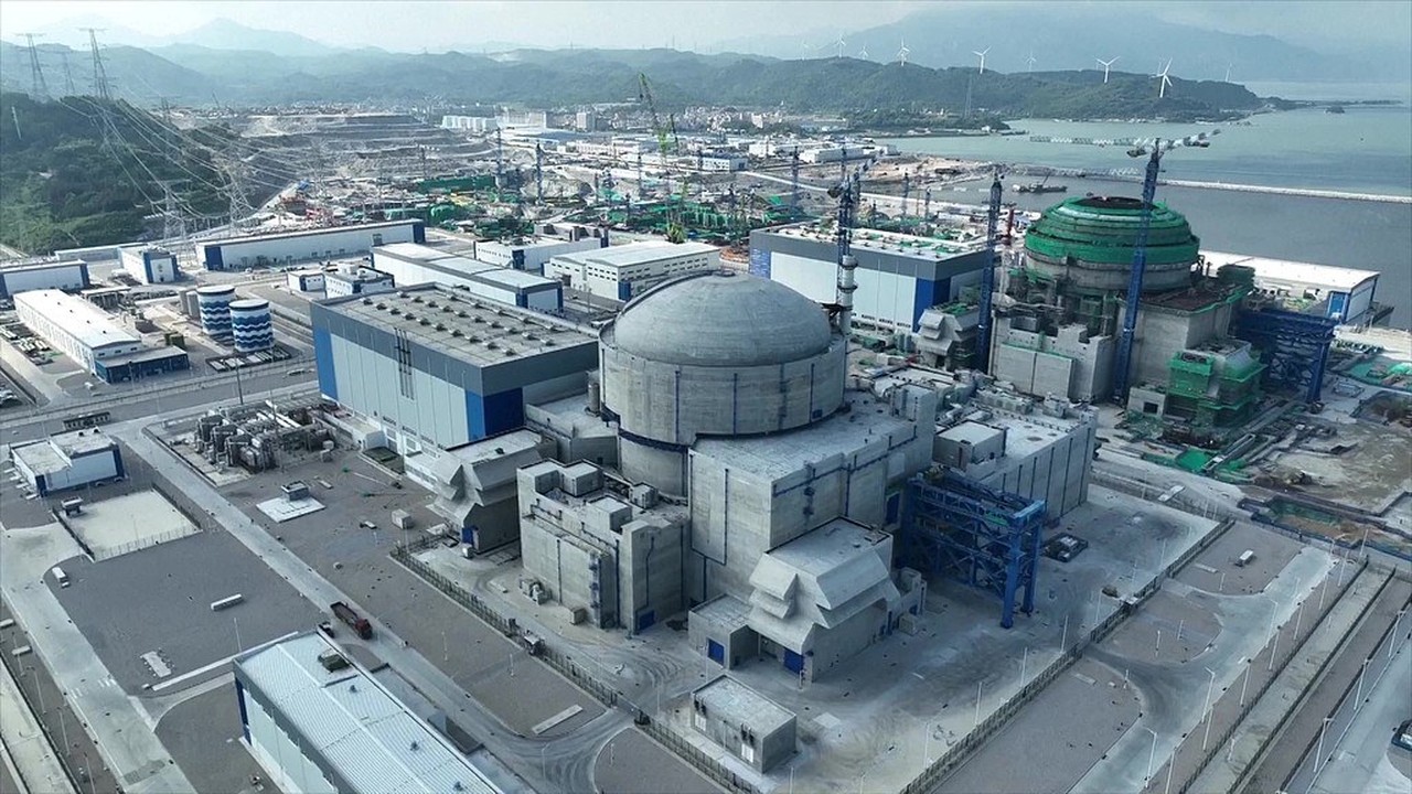A Petrobras estuda colocar um reator nuclear de 300 MW dentro de uma refinaria no Rio para descarbonizar o refino