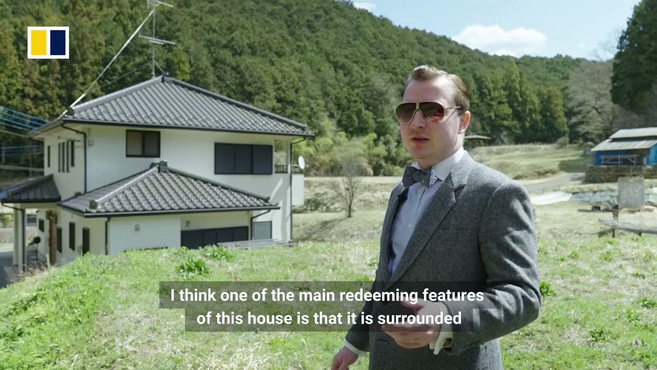 an akiya in the Japanese countryside, surrounded by vegetation and mountains, the type that appears in house listings for a few thousand dollars or even for free. Credit: South China Morning Post (YouTube).
