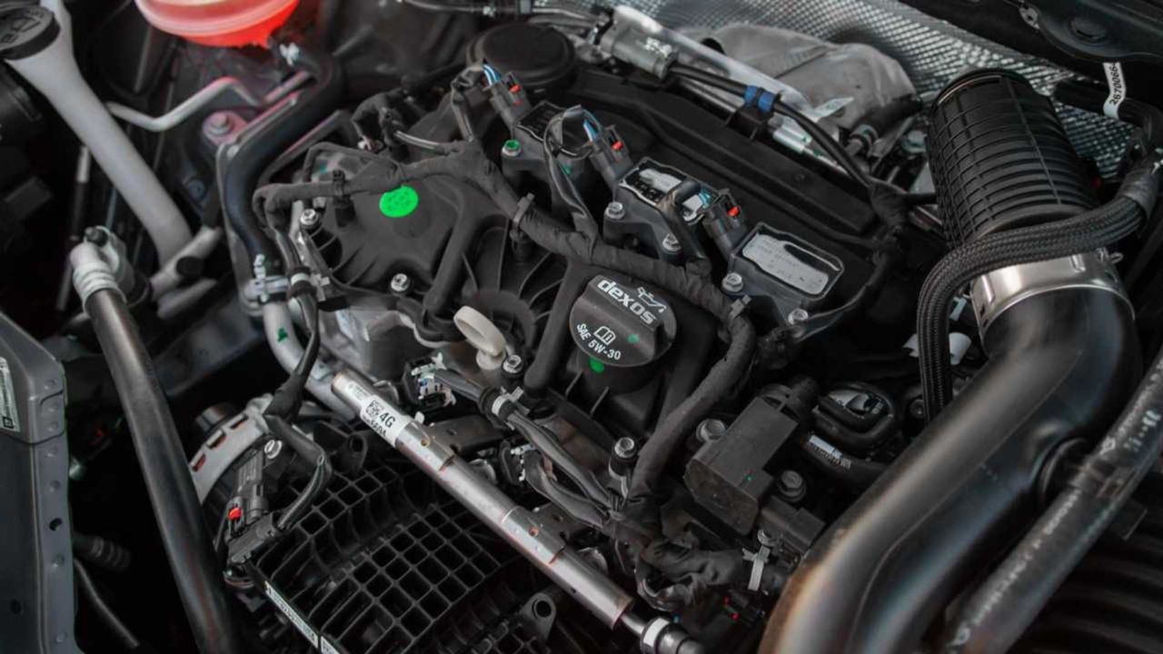 Chevrolet Onix Hatch 1.0 Turbo automatic 2020 has a Fipe price of R$ 61,573, 116 hp engine, automatic transmission, and consumption of up to 15.1 km/l.