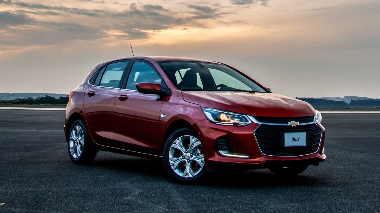Chevrolet Onix Hatch 1.0 Turbo automatic 2020 has a Fipe price of R$ 61,573, 116 hp engine, automatic transmission, and consumption of up to 15.1 km/l.