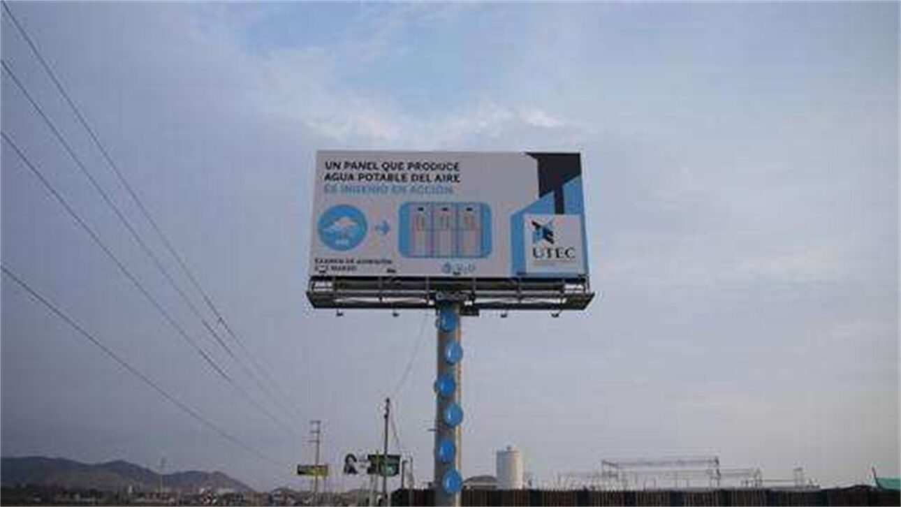 Detalhe do painel da UTEC em funcionamento, condensando a umidade do ar e canalizando o líquido já limpo até o ponto de coleta na base. (Foto: Reprodução/UTEC)