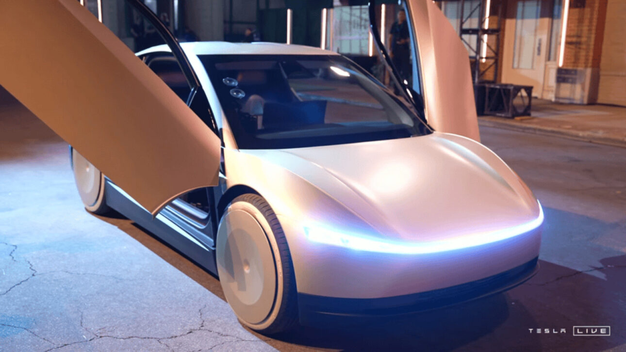 Tesla begins testing its car without a steering wheel