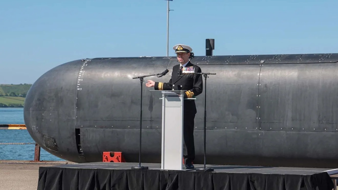 Descubra o drone submarino extragrande XV Excalibur e seus testes inovadores no Reino Unido para operações autônomas.