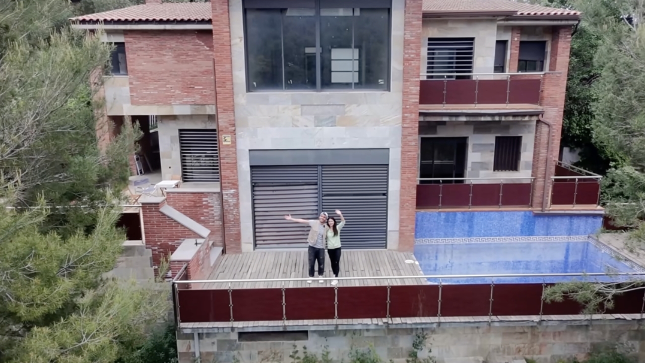 Casa abandonada comprada pela criadora do canal Decorar tu casa passará por uma ampla reforma, com grandes ambientes, áreas deterioradas e intervenções estruturais.