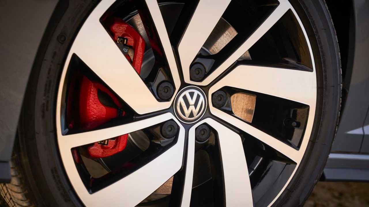 Volkswagen Jetta GLI 2021 vale R$ 159.531 na FIPE, tem 230 cv, faz 0 a 100 km/h em 6,8 segundos e custa quase o mesmo que um Nivus novo.