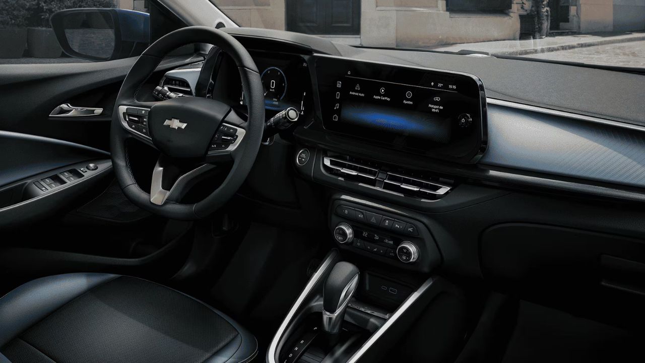 Ranking of the best-selling compact sedans in June 2026 has Onix Plus in the lead, HB20S in second, and Virtus just 33 units behind.