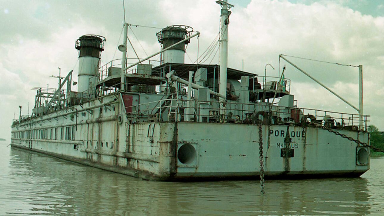embarcação-Seapower,-depois-chamada-de-Piraquê-e-Poraquê