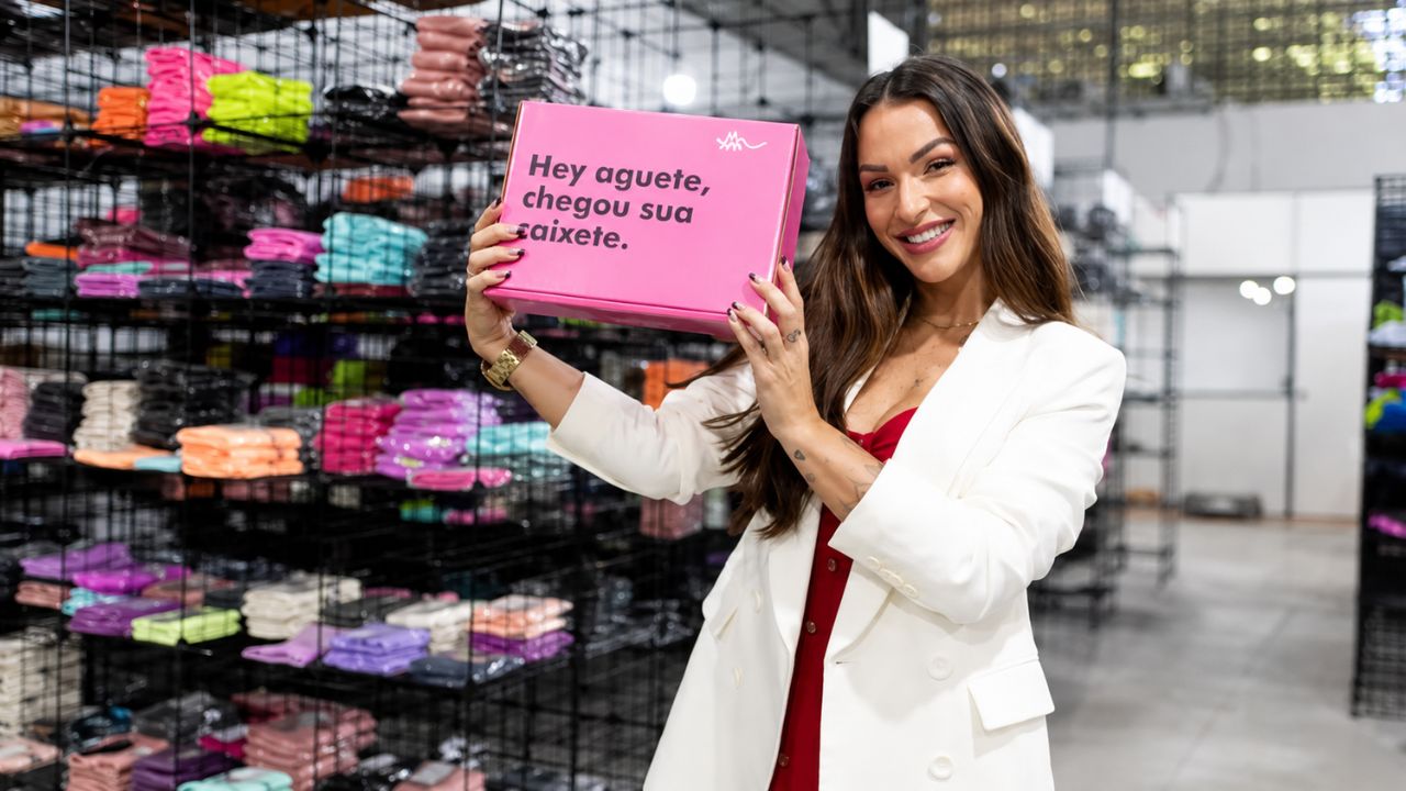 Descubra a trajetória da empreendedora Rayssa Thebaldi, que saiu da produção caseira para faturar R$ 8 milhões com a marca de moda fitness Água Azul.