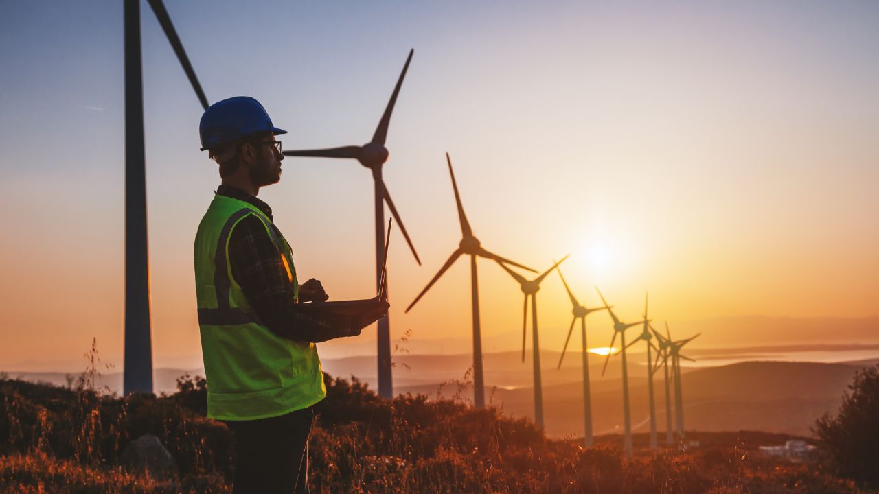 Energia renovável na Noruega alcançou 161 TWh em 2025, com superávit de 23 TWh, apoio de 1.791 hidrelétricas e expansão da energia eólica e solar.