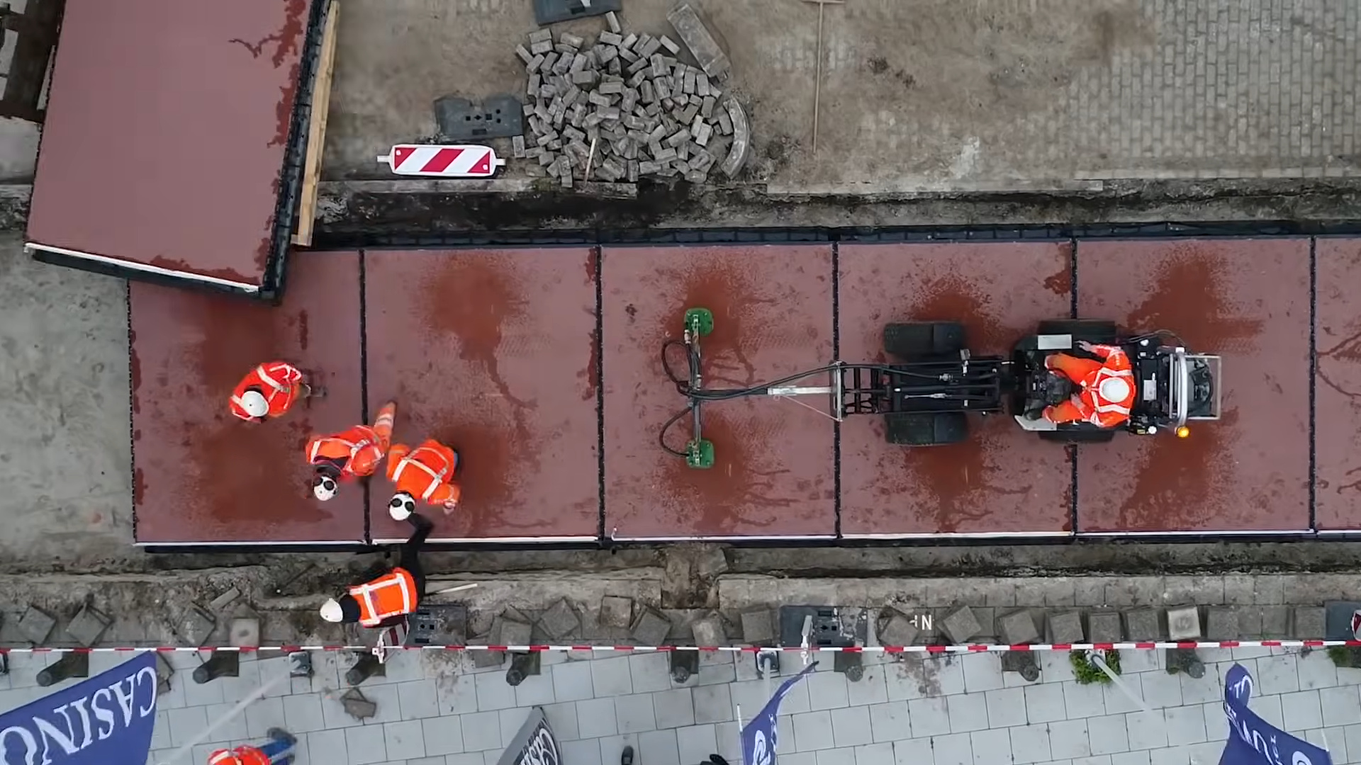 A PlasticRoad de Zwolle usa plástico reciclado, armazena água da chuva, abriga tubulações e virou teste real de infraestrutura urbana circular.