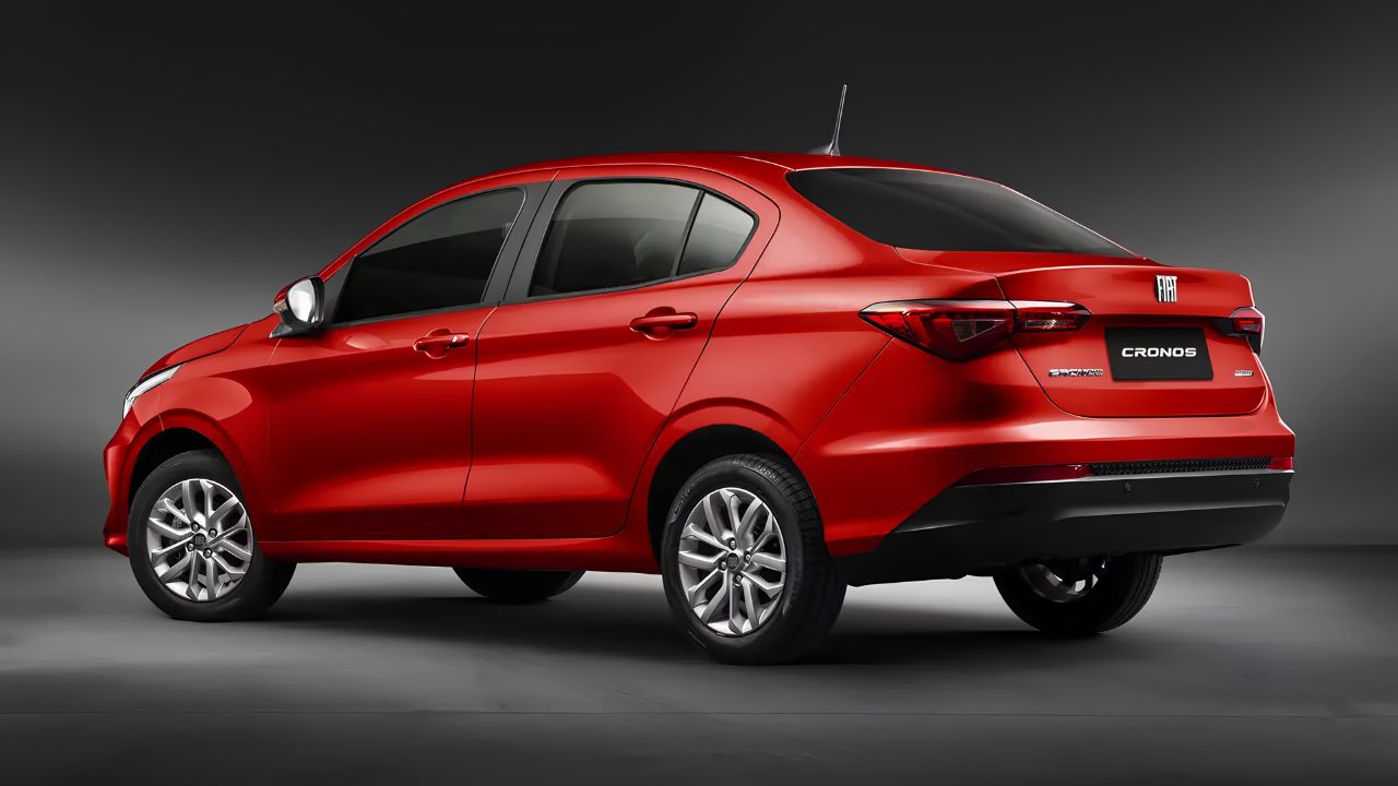 Fiat Cronos 1.3 2021 tem preço médio de R$ 62.045, porta-malas de 525 litros, motor de até 109 cv e consumo rodoviário de 15,6 km/l.