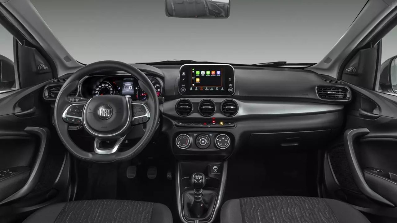 Fiat Cronos 1.3 2021 tem preço médio de R$ 62.045, porta-malas de 525 litros, motor de até 109 cv e consumo rodoviário de 15,6 km/l.