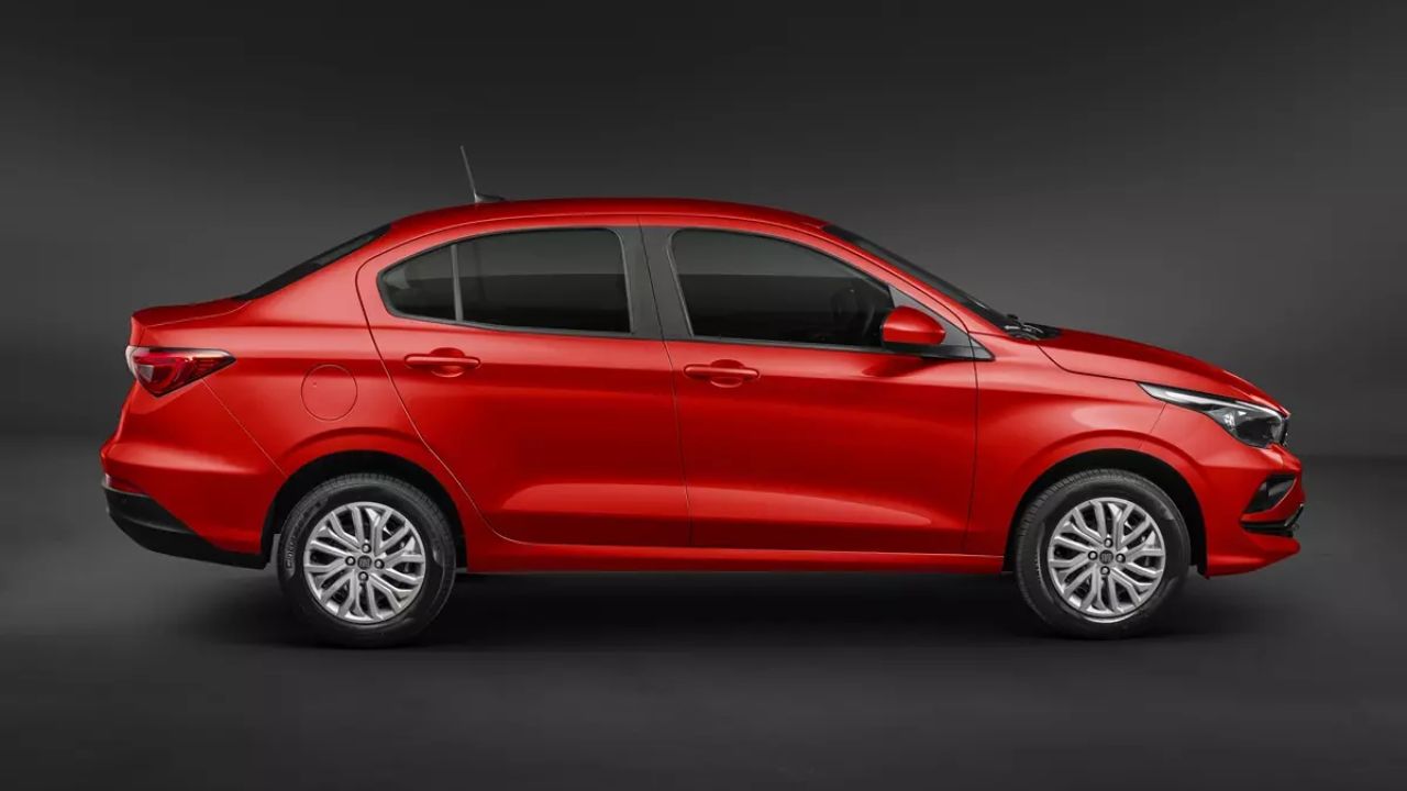 Fiat Cronos 1.3 2021 tem preço médio de R$ 62.045, porta-malas de 525 litros, motor de até 109 cv e consumo rodoviário de 15,6 km/l.