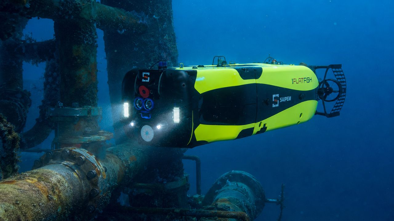 FlatFish, AUV brasileiro desenvolvido por SENAI CIMATEC e Shell, recarrega no fundo do mar, opera sem cabos e deve atuar na Bacia de Campos.
